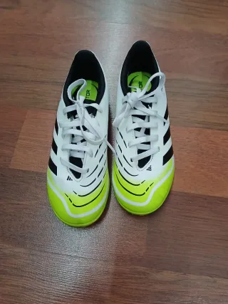 Botas de fútbol niño n° 32 .Adidas Predator multi