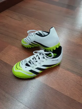 Botas de fútbol niño n° 32 .Adidas Predator multi