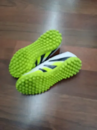 Botas de fútbol niño n° 32 .Adidas Predator multi