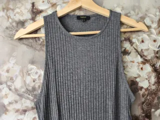 Top sin mangas Massimo Dutti gris Talla M