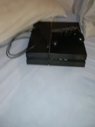 PS4 (PlayStation 4) Negra + Mando y Cable