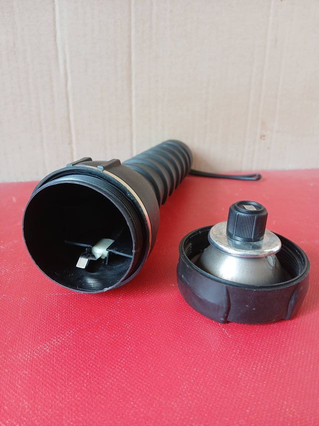 Linterna Portátil Sumergible