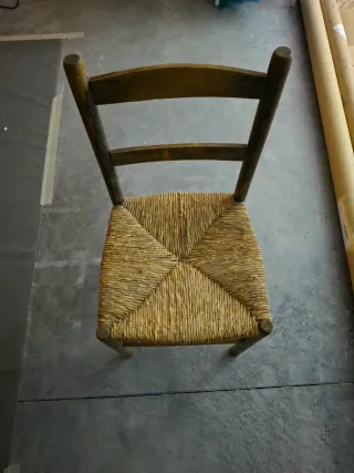 Silla antigua madera y mimbre