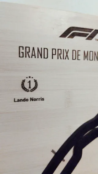 Moldura Madeira McLaren F1 GP Mónaco 2025