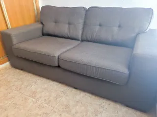 Sofá de tela gris