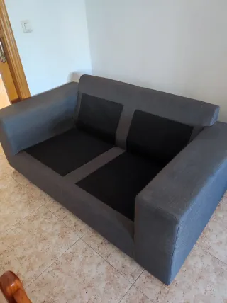 Sofá de tela gris