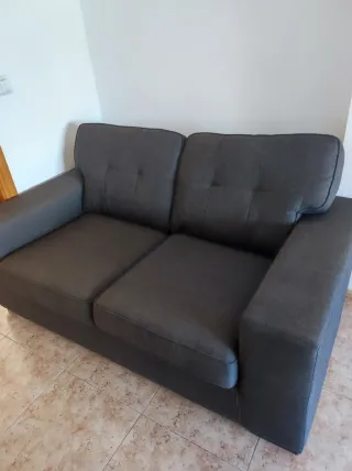 Sofá de tela gris