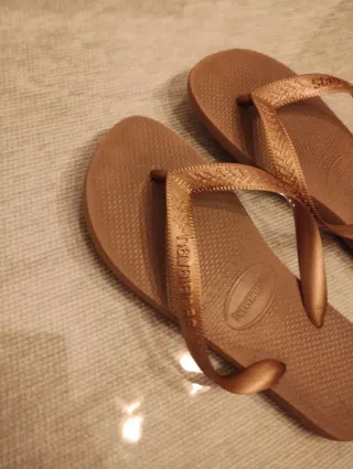 Chanclas Havaianas Doradas