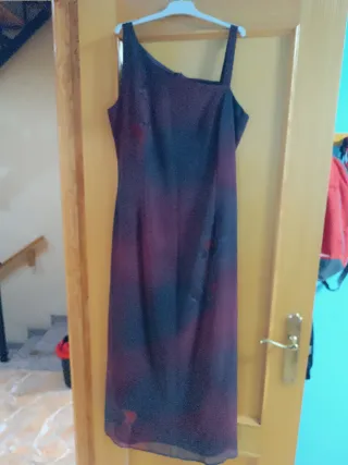 Vestido largo estampado de tirantes.