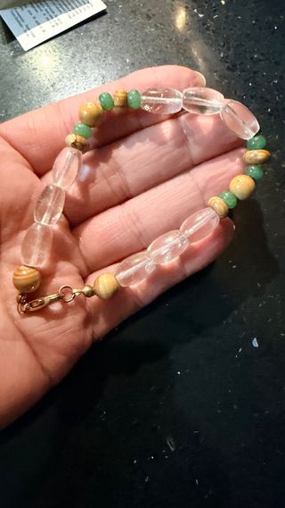 Bracciale con perle trasparenti e verdi