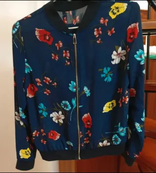 Cazadora floral mujer