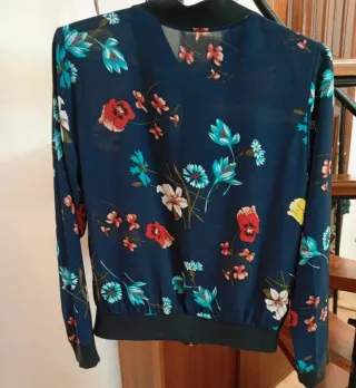 Cazadora floral mujer