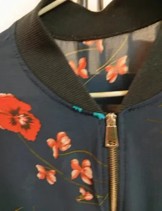 Cazadora floral mujer