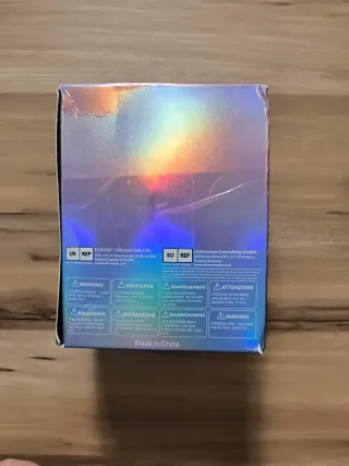 Cascos infantiles morados y multicolor