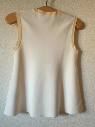 Camiseta sin mangas marca " COS "