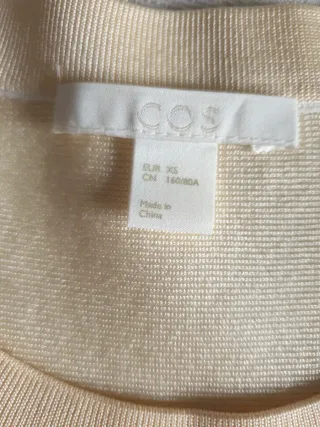 Camiseta sin mangas marca " COS "