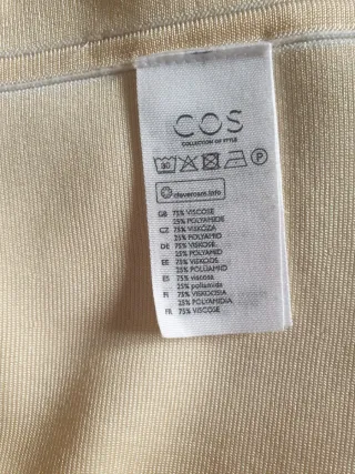 Camiseta sin mangas marca " COS "