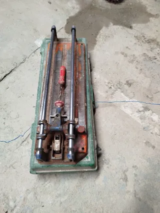 Cortador de azulejo manual