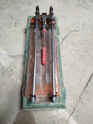 Cortador de azulejo manual