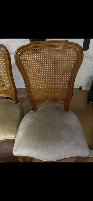 Mesa de comedor ovalada y sillas