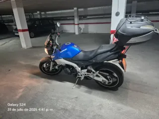 Suzuki GSR 600 Naked Azul/Gris