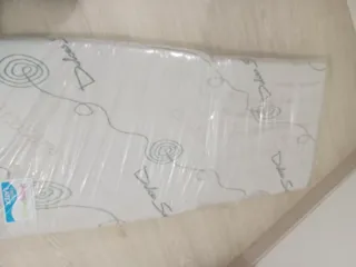 Cuna de bebé blanca