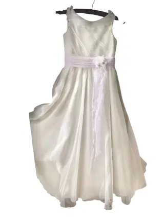 Vestido de comunión blanco con can-can