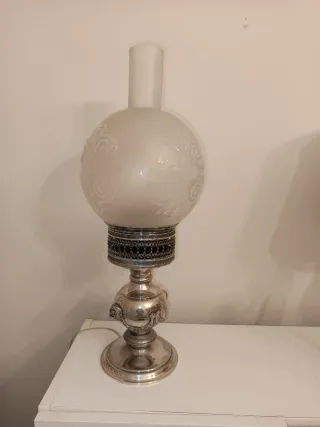 Lámpara de mesa antigua de alpaca