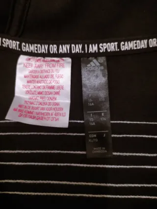 Chaqueta Adidas con capucha vintage