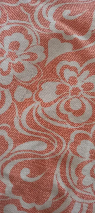 Copriletto fantasia fiori arancio e bianco