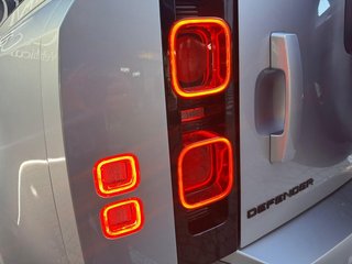 Land Rover Defender 90 D200 MHEV SE 4WD Auto 147 kW (200 CV)