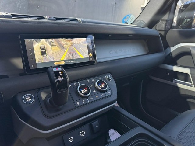 Land Rover Defender 90 D200 MHEV SE 4WD Auto 147 kW (200 CV)