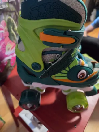 Patines dinosaurio NUEVOS Weskifan (30-33) + Luces