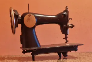 Máquina de coser antigua Alfa