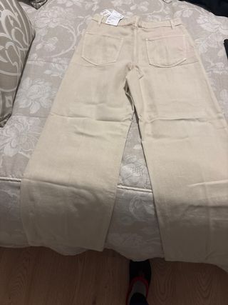 Pantalón vaquero con pinzas. T. 36 grande