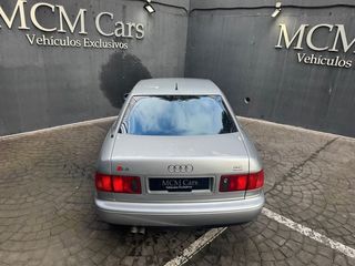 Audi S8 4.2 quattro 250 kW (340 CV)