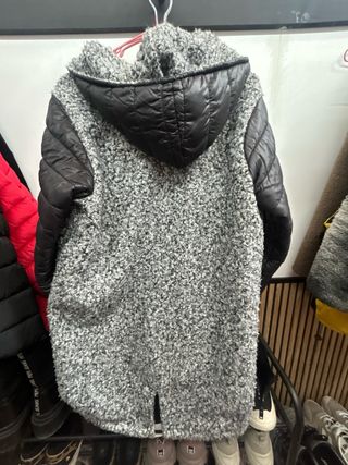 Chaqueta mujer con capucha gris y negra