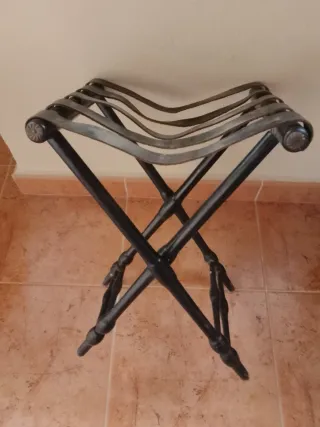 Taburete antiguo cuero y madera