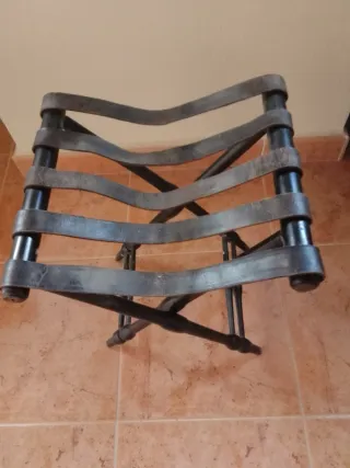 Taburete antiguo cuero y madera