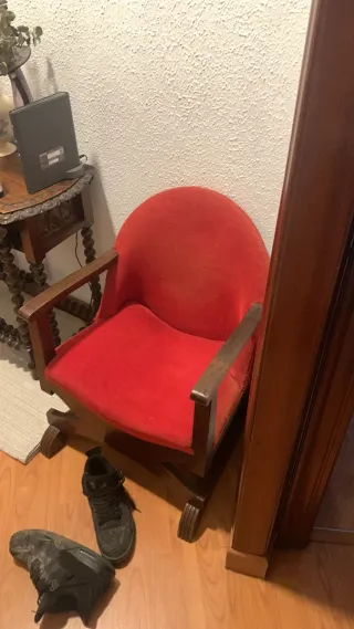 Butaca antigua de madera