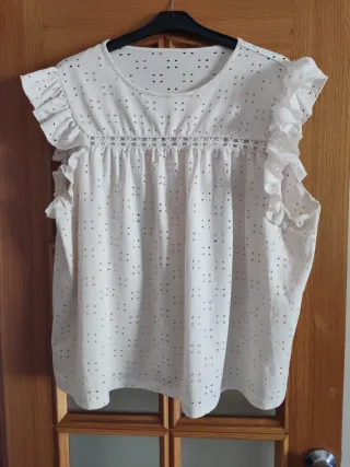 Blusa mujer volantes perforada