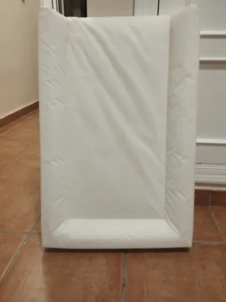 Cambiador de bebé blanco