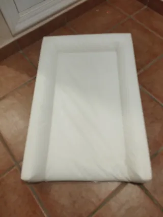 Cambiador de bebé blanco