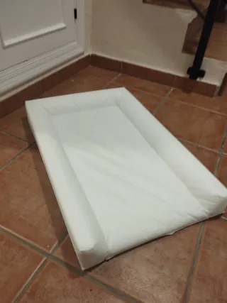 Cambiador de bebé blanco