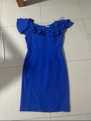 Vestido azul con volantes