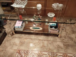 Mesa Centro Cristal y Metal Dorado