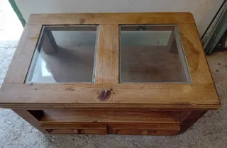 Muebles recibidor y salón madera rústica