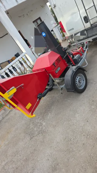 Trituradora de ramas T 130 con motor gasolina