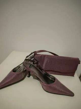 Sandalias de satén morado y plateado