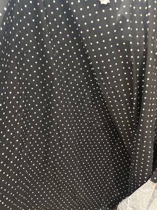 Tela popelín negra con lunares blancos